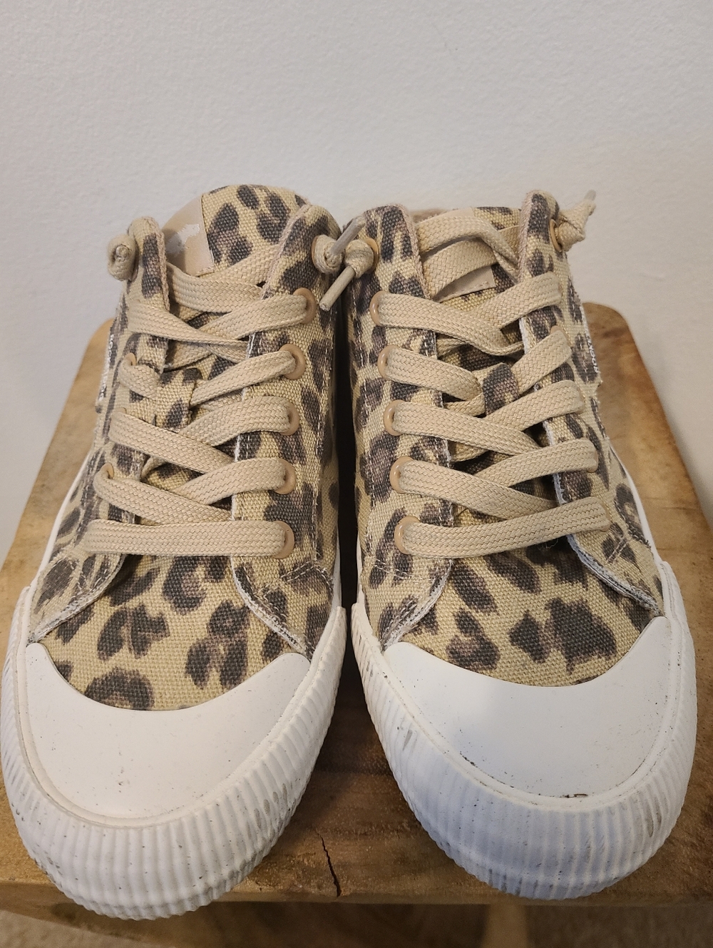 Rocket Dog Beige Plush Foam Slip-On Sneaker